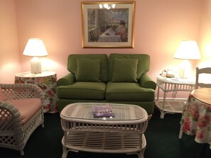 Family Room, 2 Queen Beds, Refrigerator & Microwave | Living room | Flat-screen TV - Lilac Tree Suites (Mackinac Island)