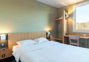 Double Room, Non Smoking | Individually decorated, individually furnished, desk, blackout curtains - B&B HOTEL Brive-la-Gaillarde (Ussac)