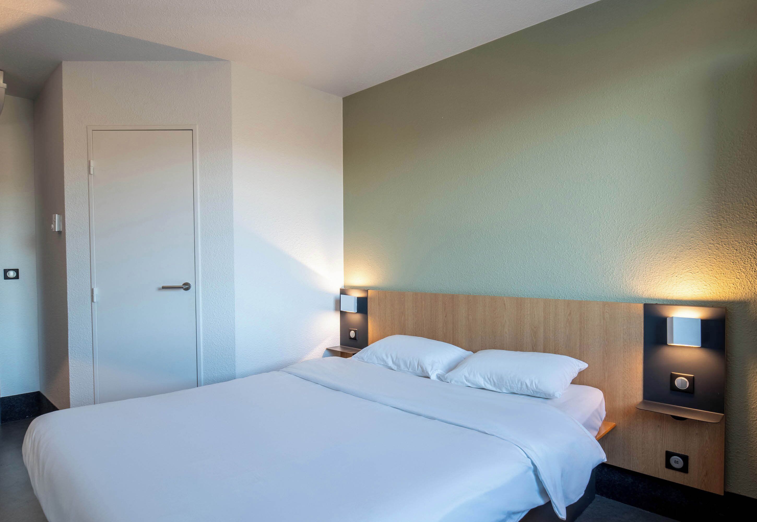 double room, non smoking | individually decorated, individually furnished, desk, blackout curtains