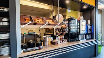 Petit déjeuner buffet servi tous les jours en supplément