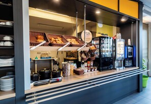 Frokostbuffé hver dag (mot et tillegg)
