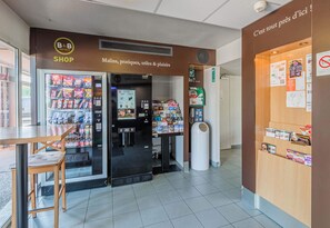 Lobby - B&B HOTEL Strasbourg Sud Geispolsheim (Geispolsheim)