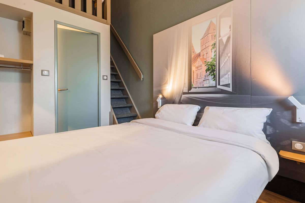 Habitación cuádruple, no fumadores | Ropa de cama de alta calidad, escritorio, sistema de insonorización