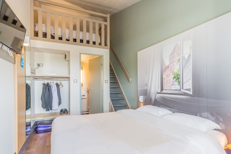 Premium bedding, desk, soundproofing, free WiFi. B&B HOTEL Strasbourg Sud Geispolsheim