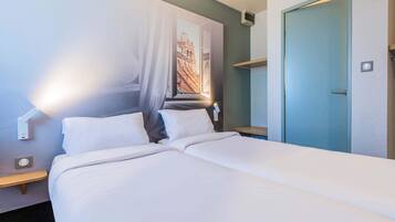 Luxe beddengoed, een bureau, geluiddichte muren, gratis wifi