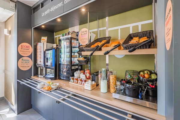 Daily buffet breakfast for a fee