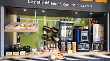 Petit déjeuner buffet servi tous les jours en supplément