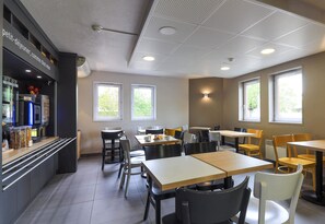 Frokostbuffé hver dag (mot et tillegg)