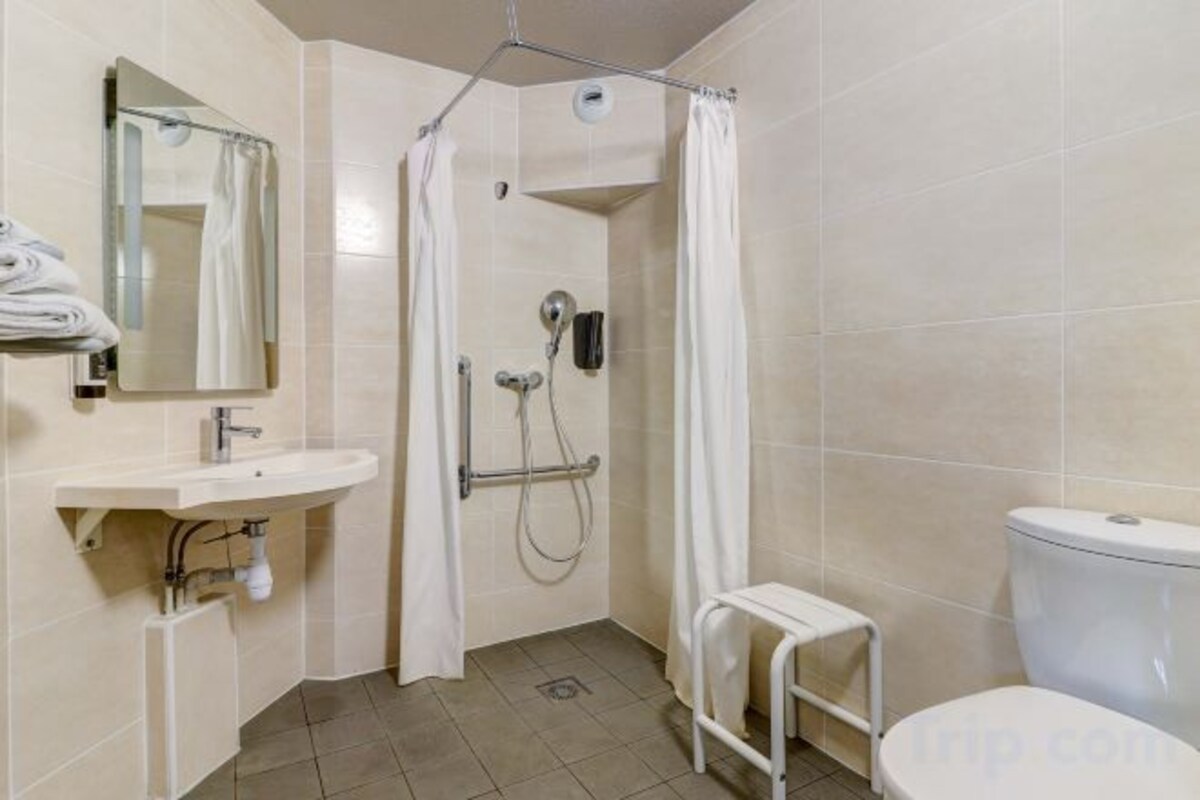 Bathroom | Shower, towels