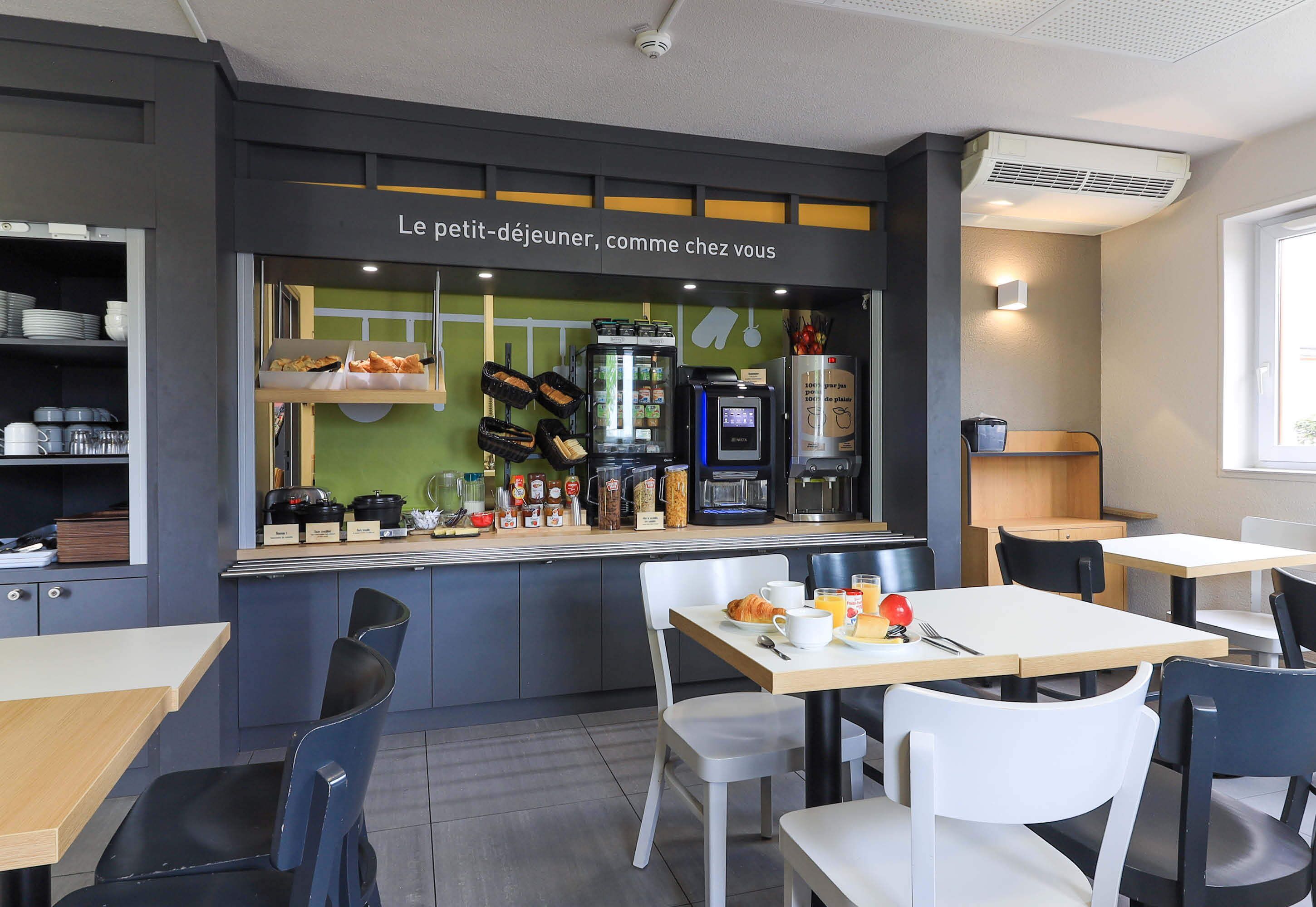 อาหารเช้าแบบบุฟเฟ่ต์ทุกวัน (คิดค่าบริการ)