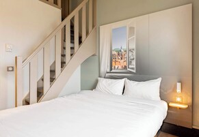 Habitación cuádruple | Ropa de cama de alta calidad, escritorio, sistema de insonorización