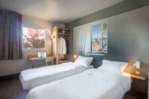 Premium bedding, desk, soundproofing, free WiFi - B&B HOTEL Douai Parc des Expos Cuincy (Cuincy)