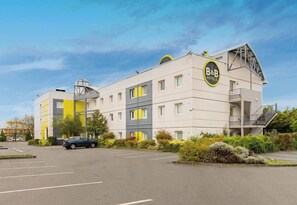Front of property - B&B HOTEL Douai Parc des Expos Cuincy (Cuincy)