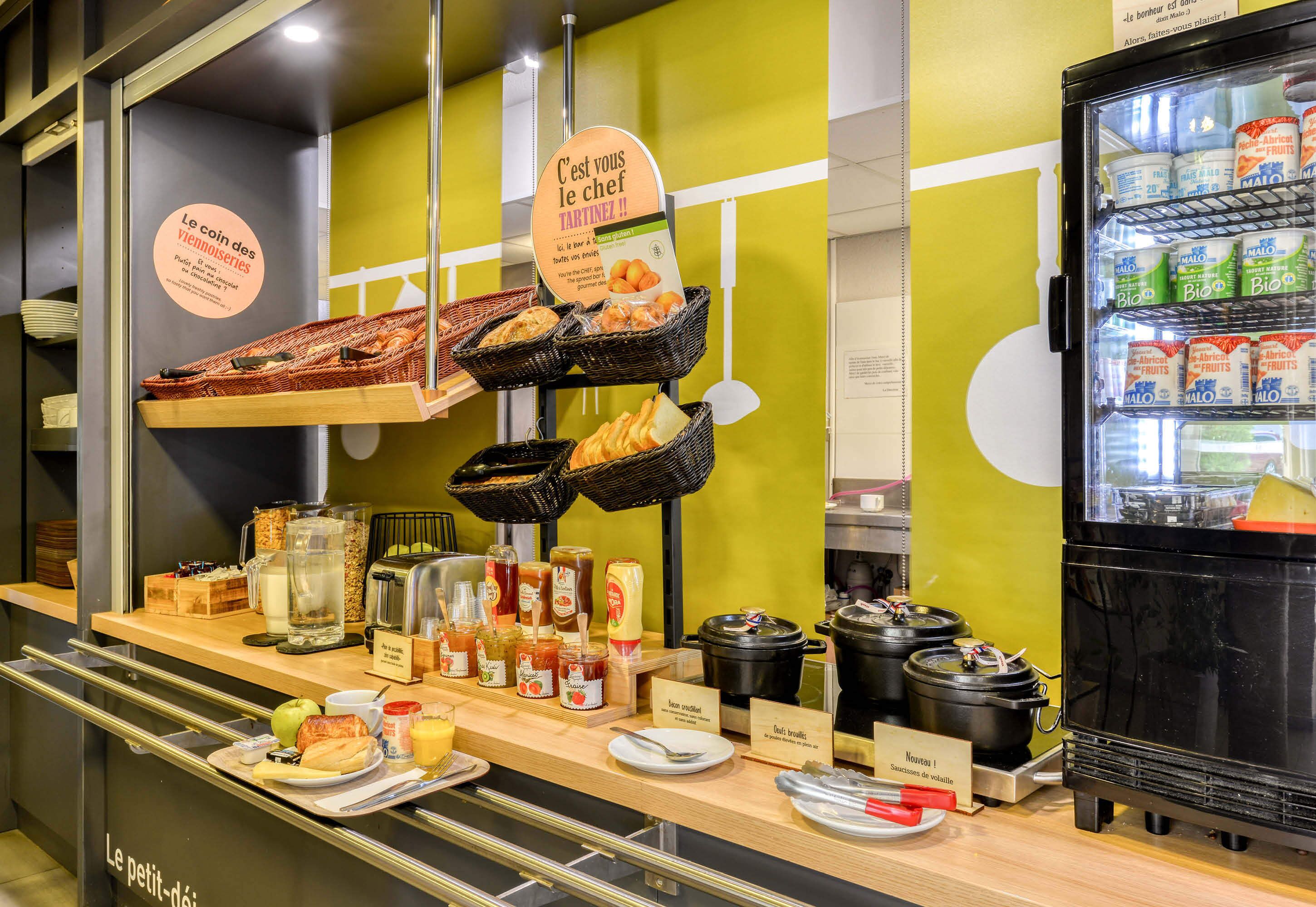 Petit déjeuner buffet servi tous les jours en supplément