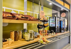 Petit déjeuner buffet servi tous les jours en supplément
