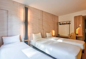 Triple Room, Non Smoking | Premium bedding, desk, soundproofing, free WiFi