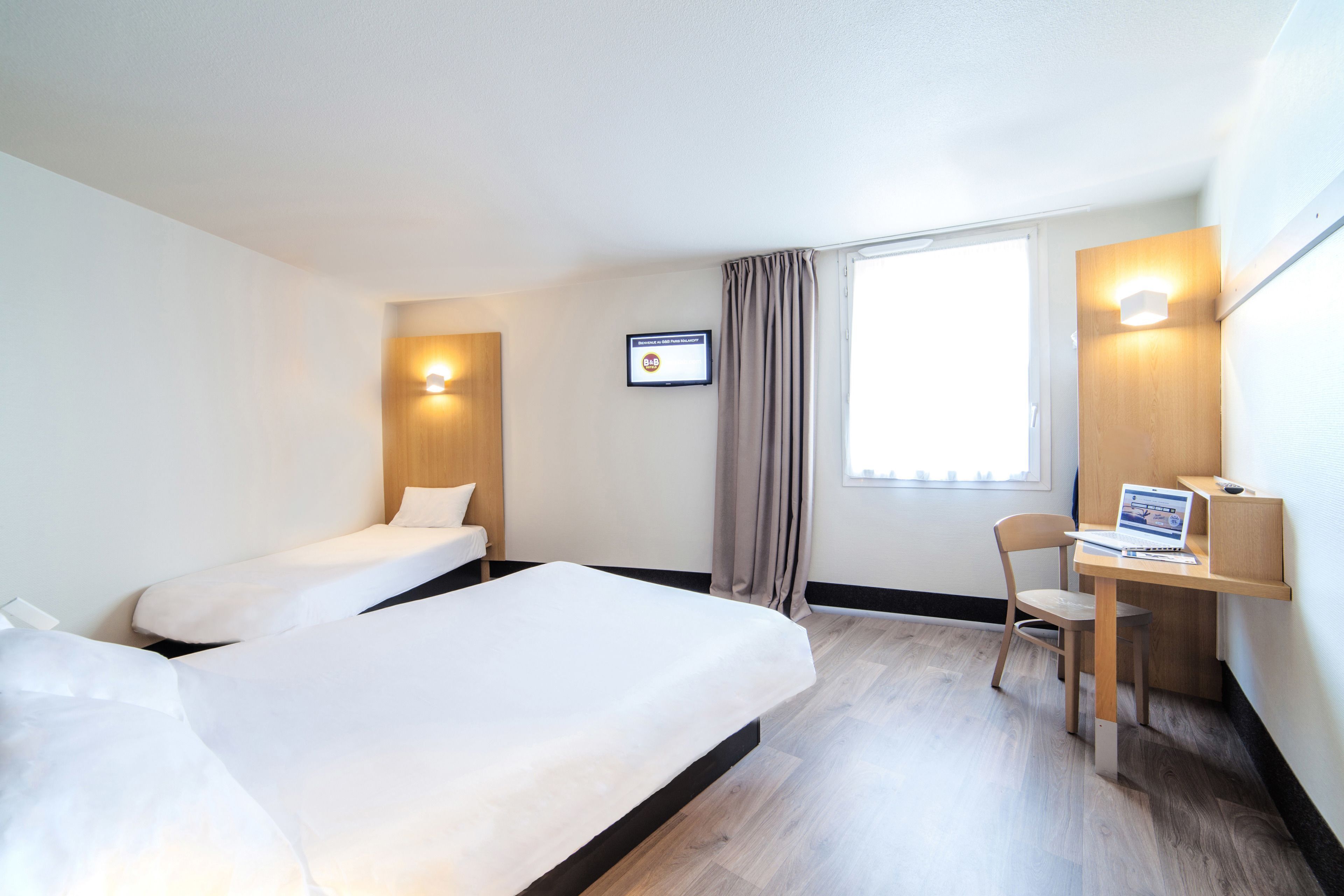 Premium bedding, desk, soundproofing, free WiFi