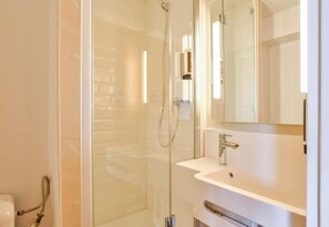 Literie de qualité supérieure, bureau, chambres insonorisées
