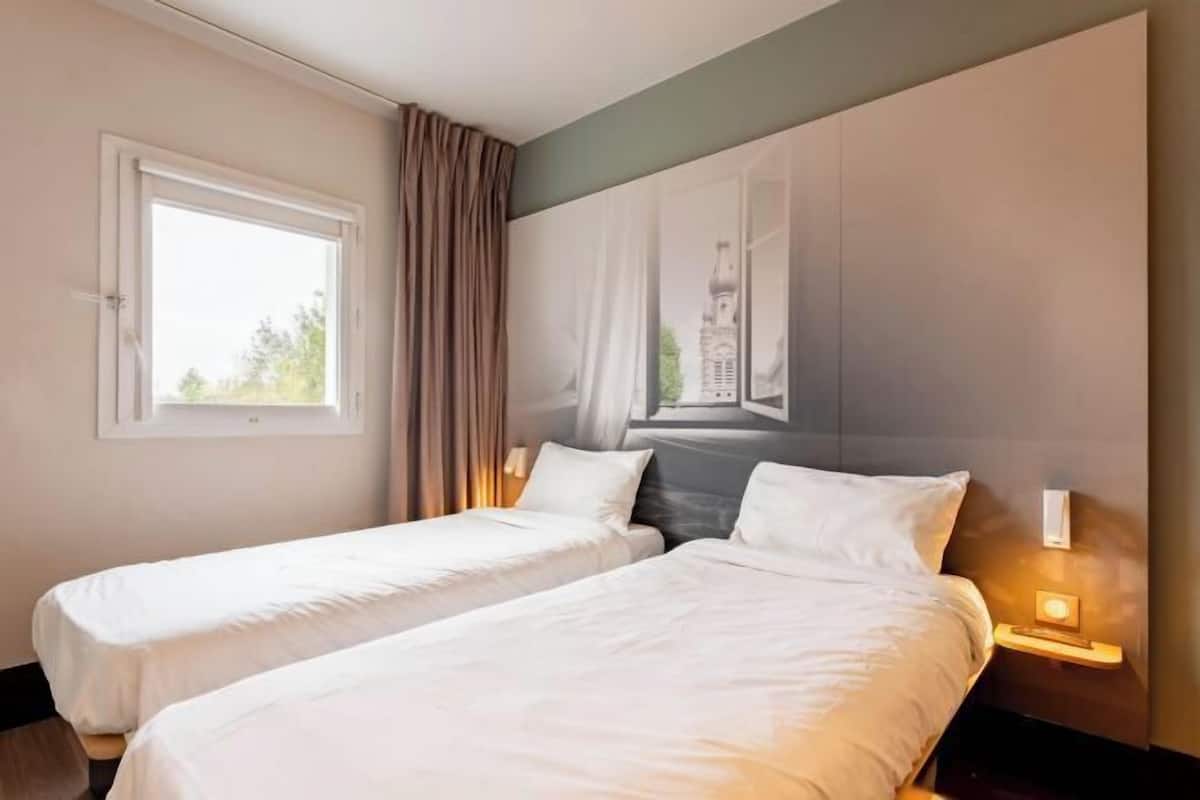 Ropa de cama de alta calidad, escritorio, insonorización y wifi gratis