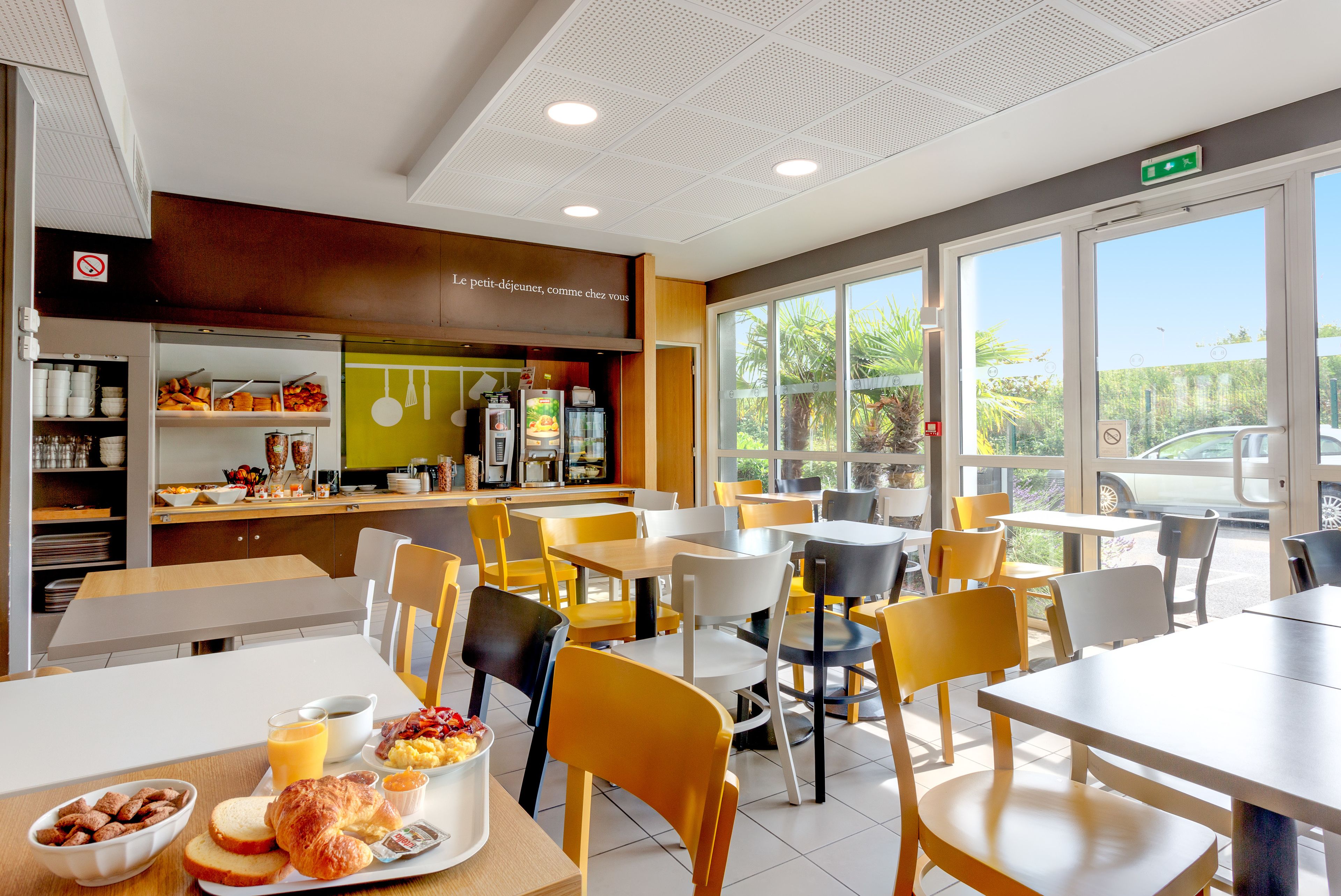 Petit déjeuner buffet servi tous les jours en supplément