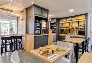 Tägliches Frühstücksbuffet gegen Gebühr