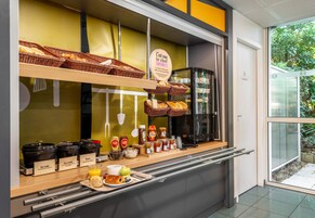 Daily buffet breakfast for a fee