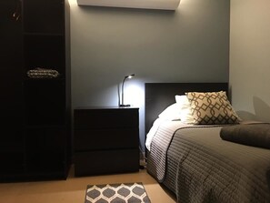 Basic Room, 1 Double Bed | Desk, free WiFi - Hood River Hostel (Hood River)