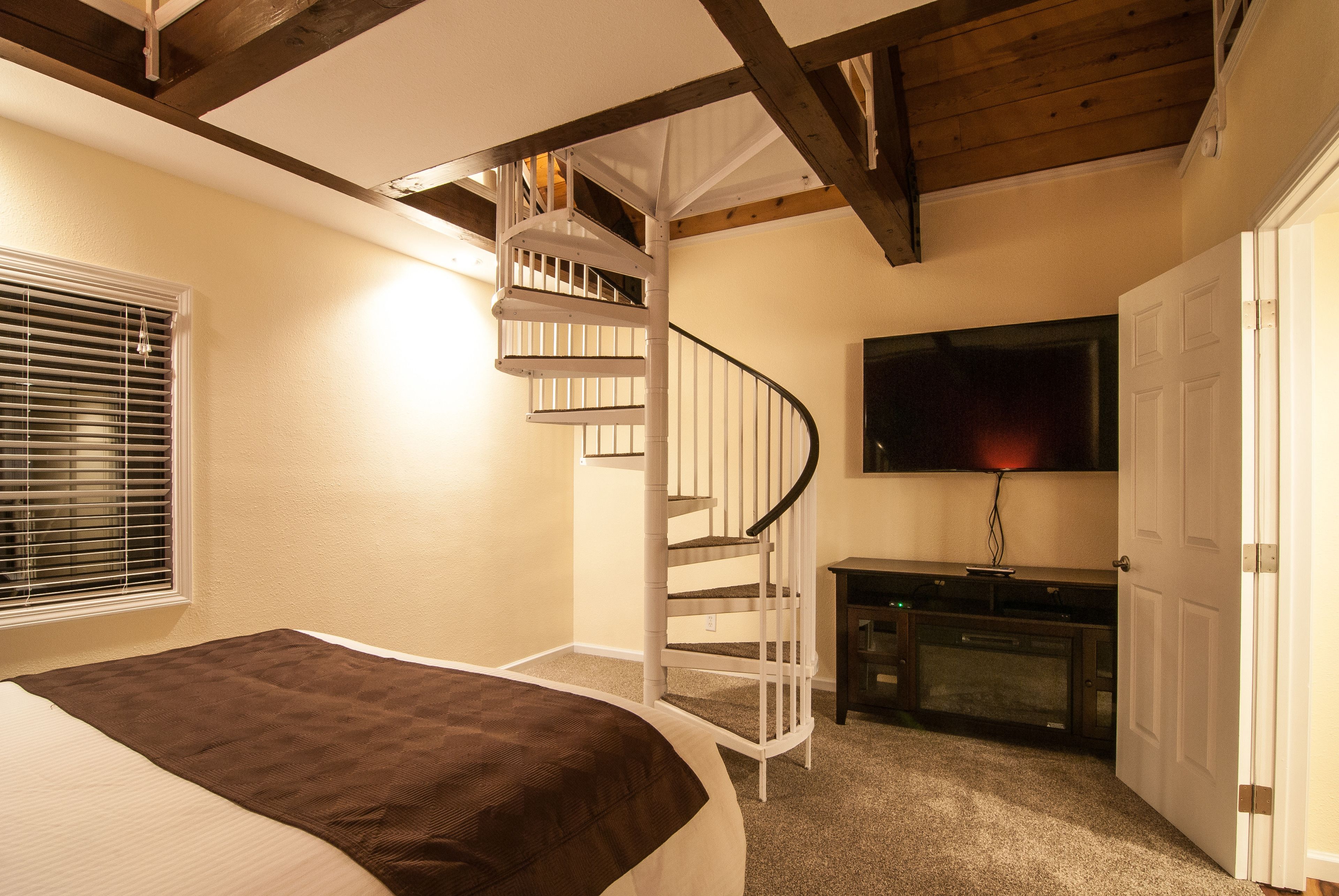 시그니처 빌라, 침실 2개, 산비탈 | 2 개의 침실, 각각 다른 스타일의 인테리어, 각각 다르게 가구 비치, 다리미/다리미판