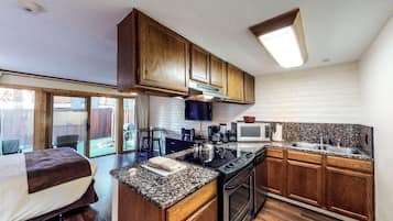Standard Studio, 1 Queen Bed, Kitchen, Mountainside | 2 bedrooms, individually decorated, individually furnished