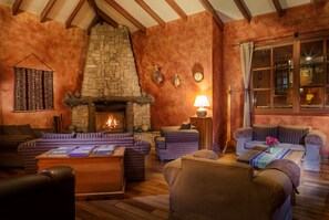 Fireplace - Hotel Pakaritampu (Ollantaytambo)