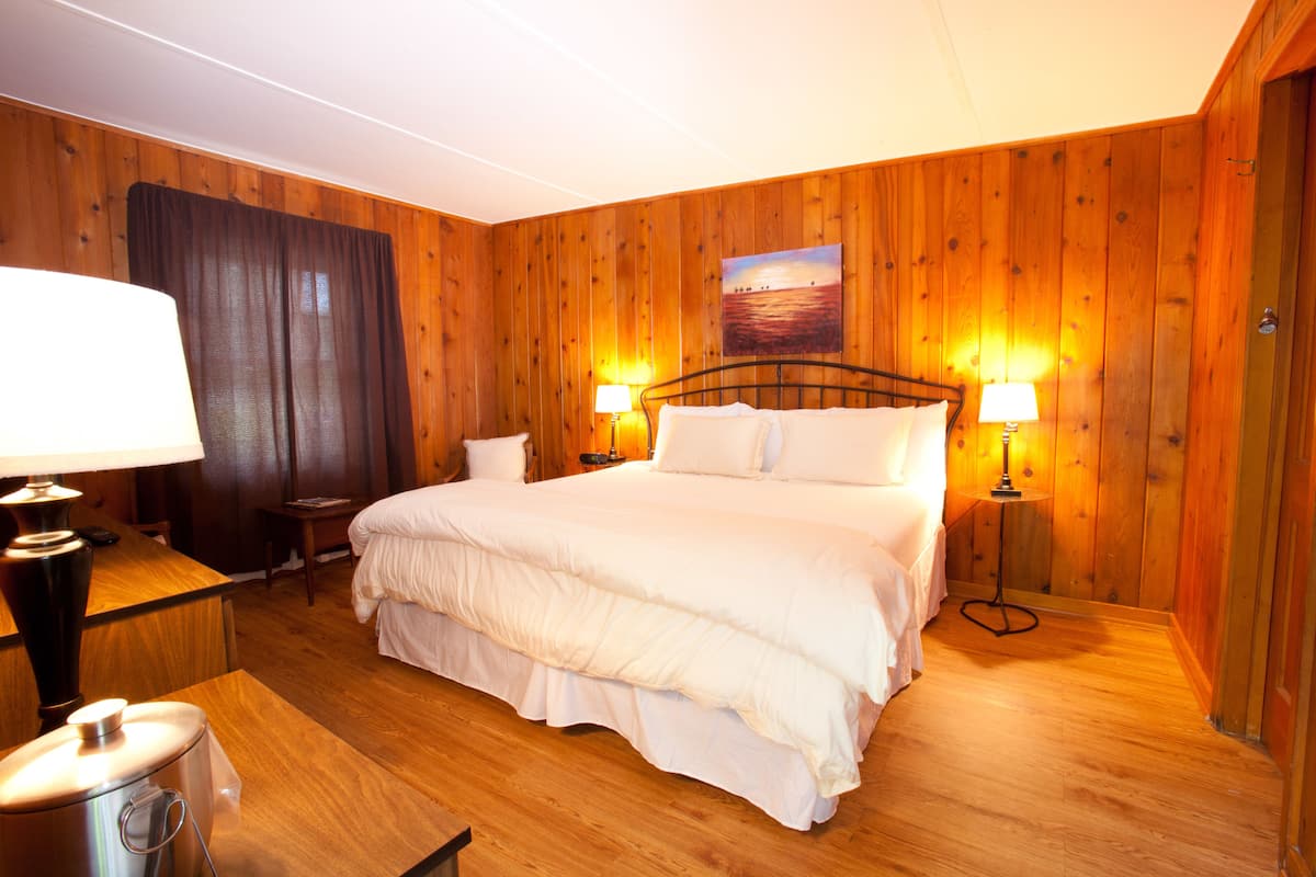 Habitación estándar, 1 cama King size | 3 habitaciones, escritorio, tabla de planchar con plancha y wifi gratis