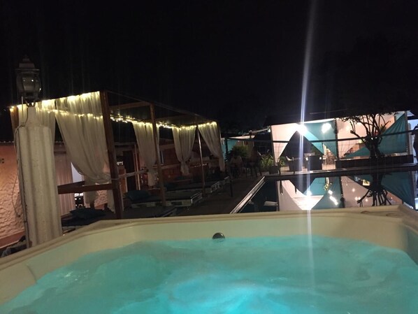 Outdoor spa tub - Hotel Campestre Llano Dorado (Villavicencio)