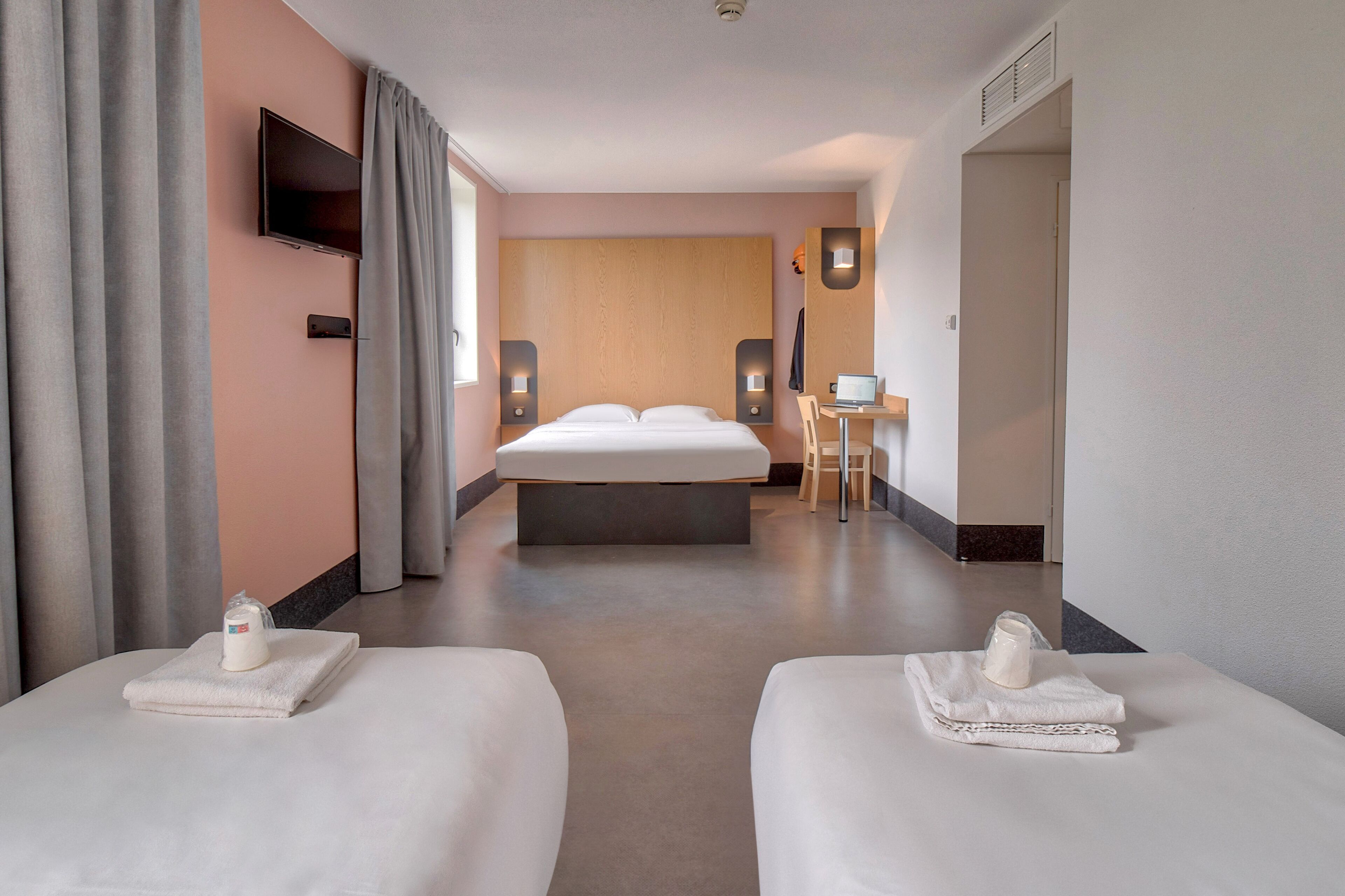 1 bedroom, premium bedding, desk, soundproofing