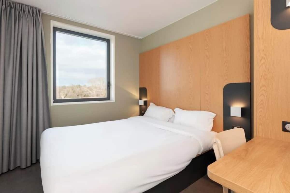 Ropa de cama de alta calidad, escritorio, insonorización y wifi gratis