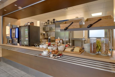 Daily buffet breakfast for a fee