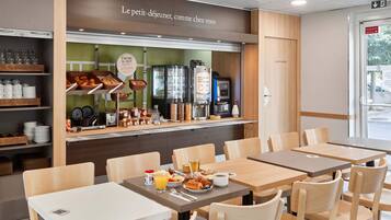 Daily buffet breakfast for a fee