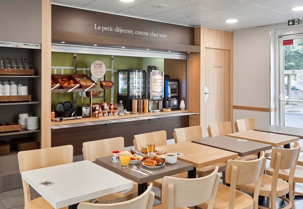 Tägliches Frühstücksbuffet gegen Gebühr