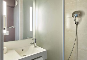 Douche, serviettes fournies