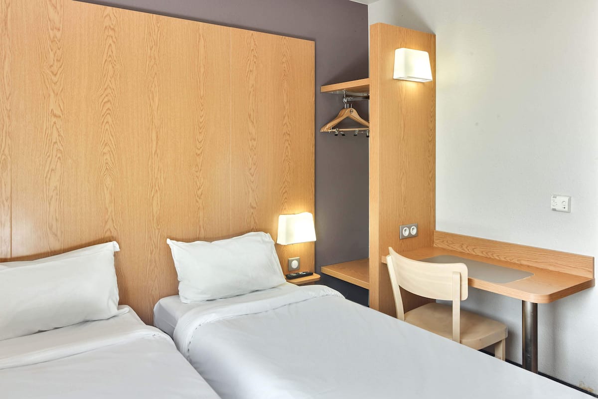 twin room | 1 bedroom, premium bedding, desk, soundproofing