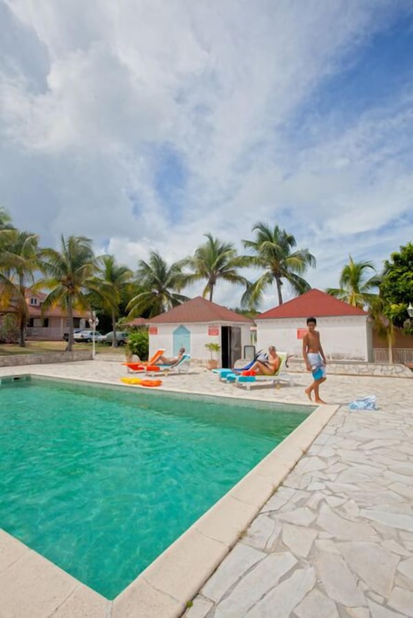 Outdoor pool - Village Bungalows Chez Honore (Saint-François)