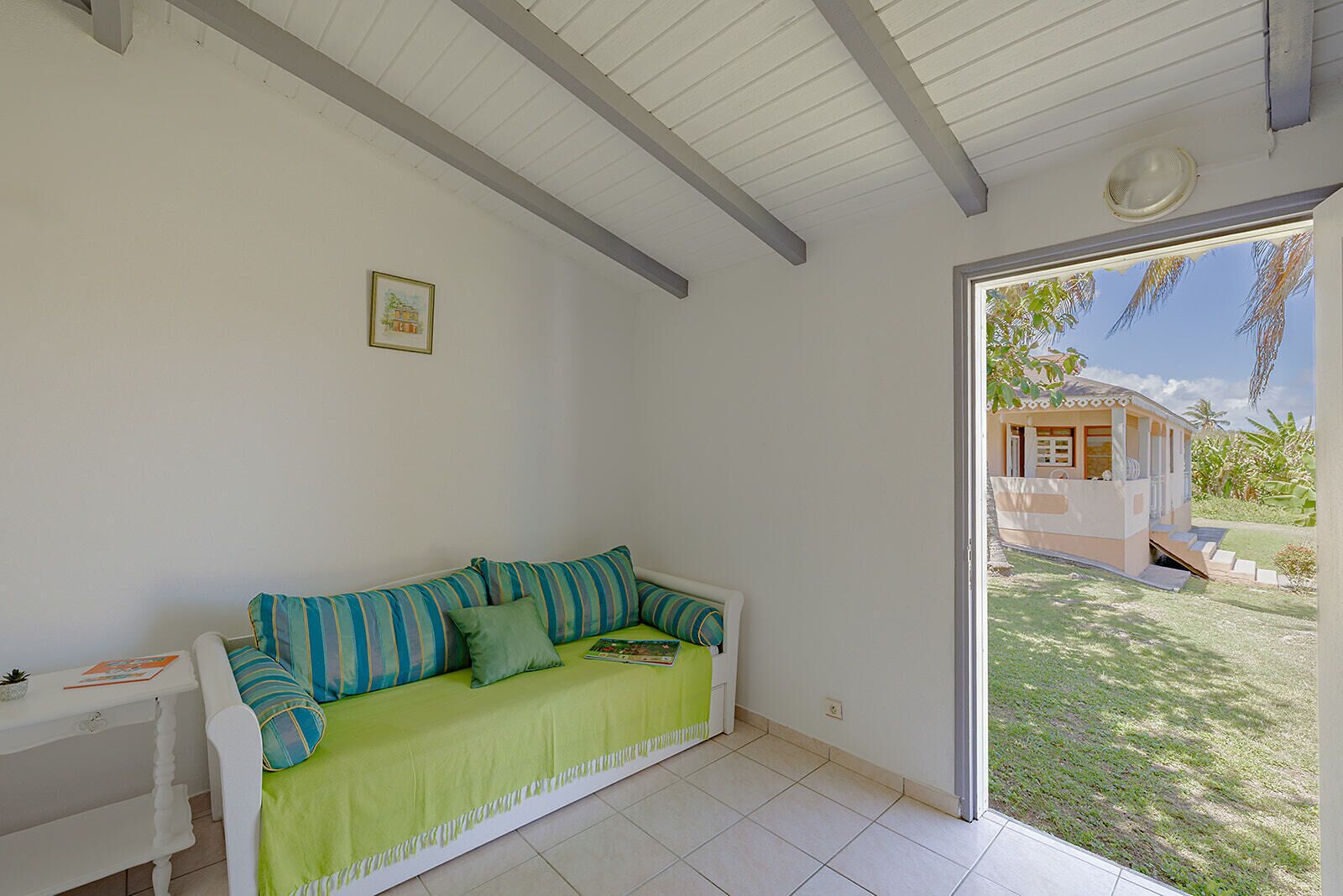 Bungalow familiale | Individually decorated, individually furnished, blackout drapes