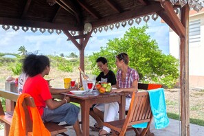 Lunch served, local cuisine - Village Bungalows Chez Honore (Saint-François)