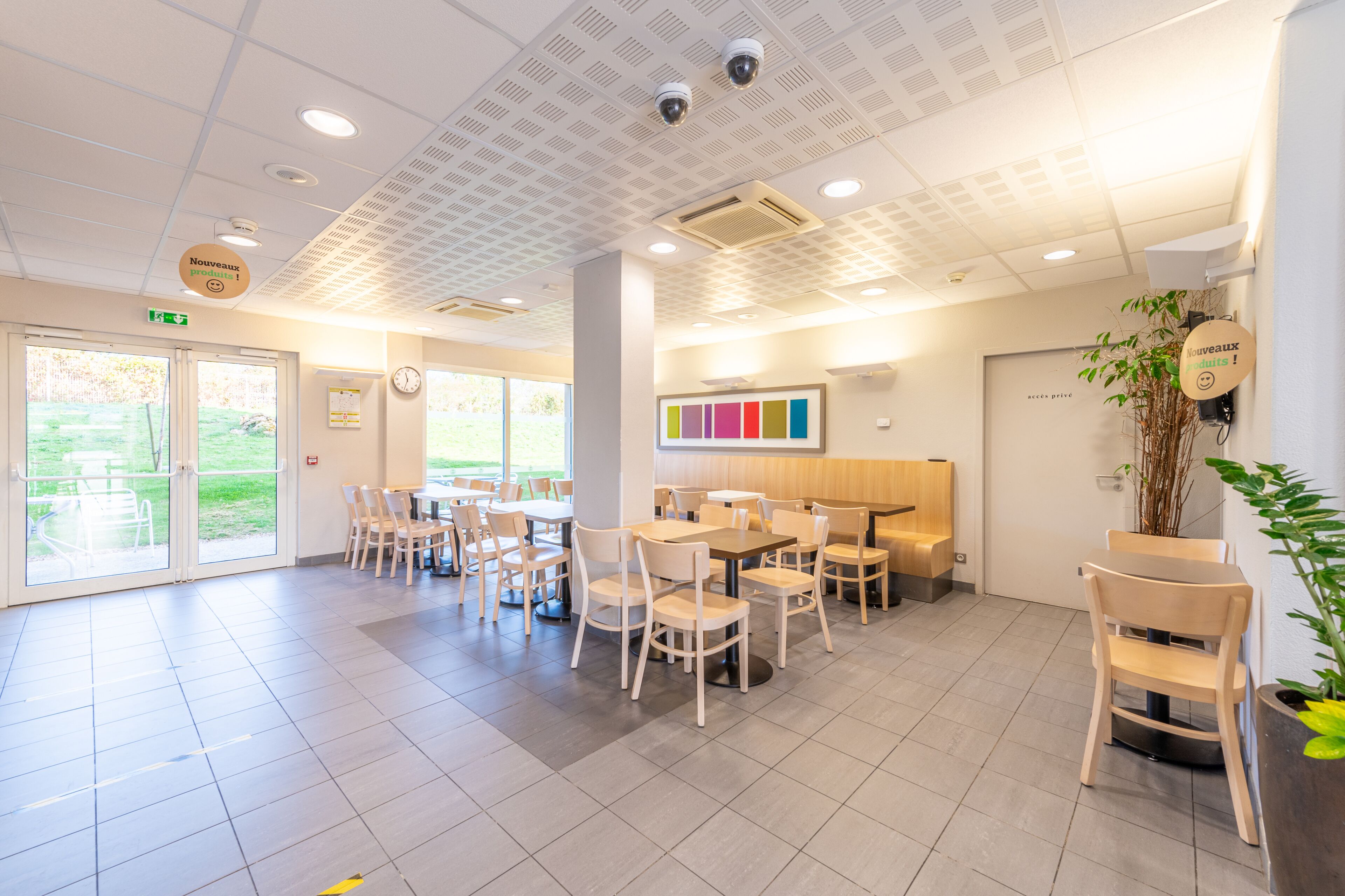 朝食 (ビュッフェ)、毎日提供 (有料)