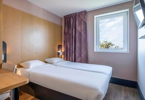 Phòng | Bộ đồ giường cao cấp, bàn, phòng cách âm 
