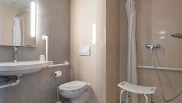Ein modernes Badezimmer mit Waschbecken, Toilette und Dusche.