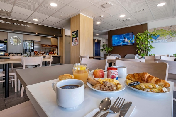 Daily buffet breakfast for a fee