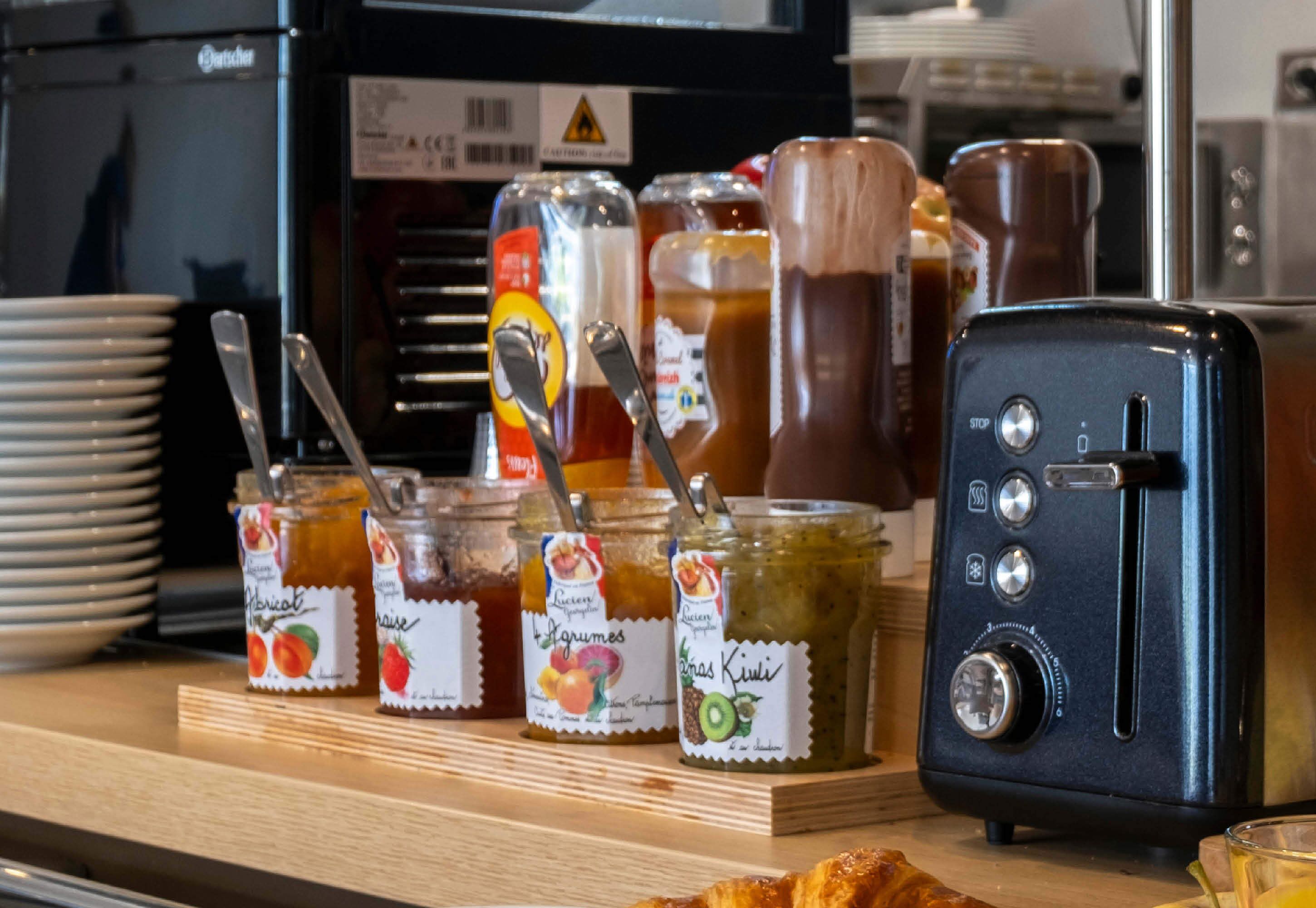 daily buffet breakfast for a fee