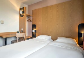 Premium bedding, desk, soundproofing, free WiFi - B&B HOTEL Niort Marais Poitevin Est (Niort)