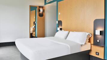 Chambre Double Confort, non-fumeurs | Bureau, chambres insonorisées, Wi-Fi gratuit, draps fournis