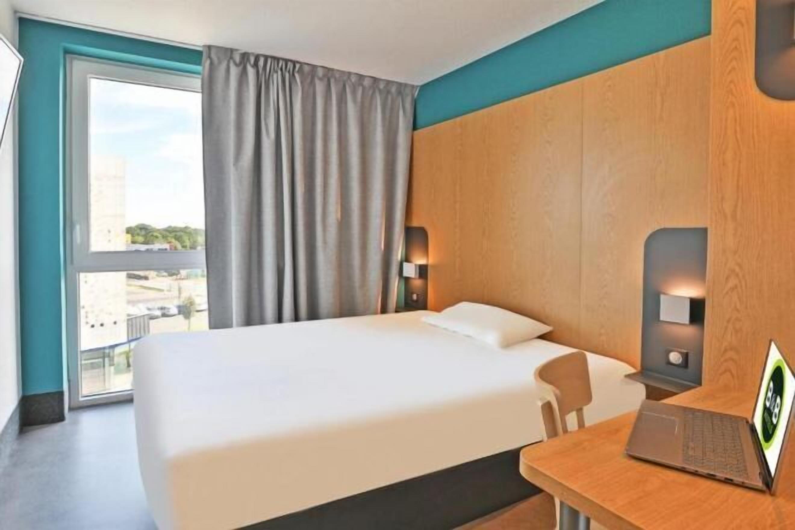 Bureau, chambres insonorisées, Wi-Fi gratuit, draps fournis